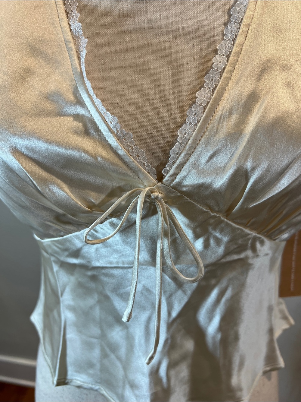 Kourt Arida 100% Silk Ivory Lace-Trim Camisole Top - Picture 6 of 11